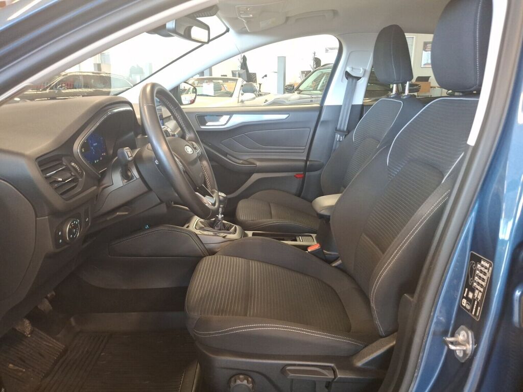 Ford Focus 2022 Sininen
