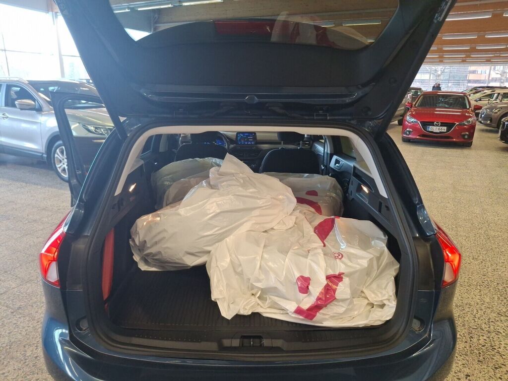 Ford Focus 2022 Sininen