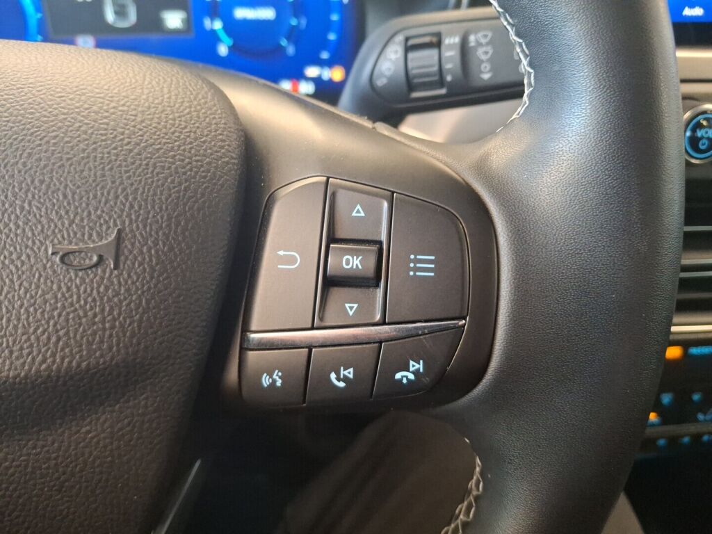 Ford Focus 2022 Sininen