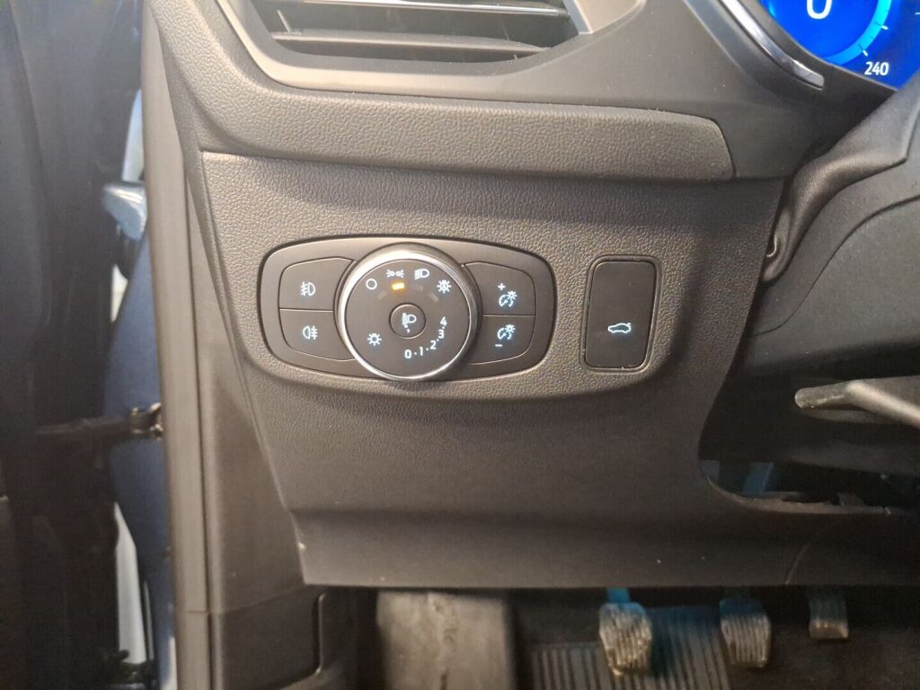 Ford Focus 2022 Sininen