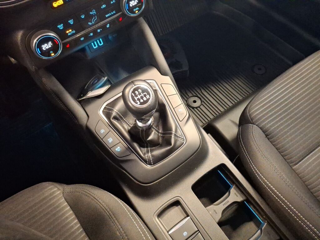 Ford Focus 2022 Sininen