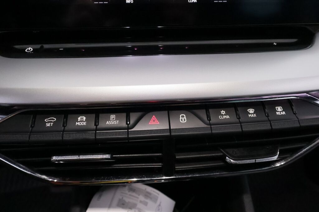 Skoda Octavia 2022 Sininen