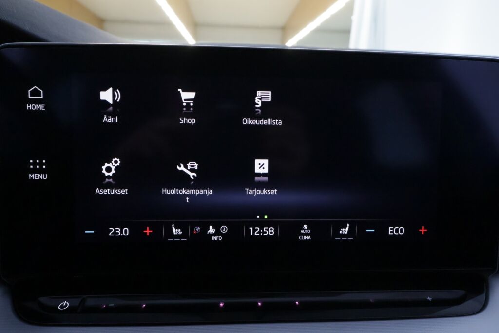 Skoda Octavia 2022 Sininen