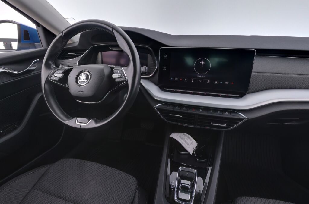 Skoda Octavia 2022 Sininen