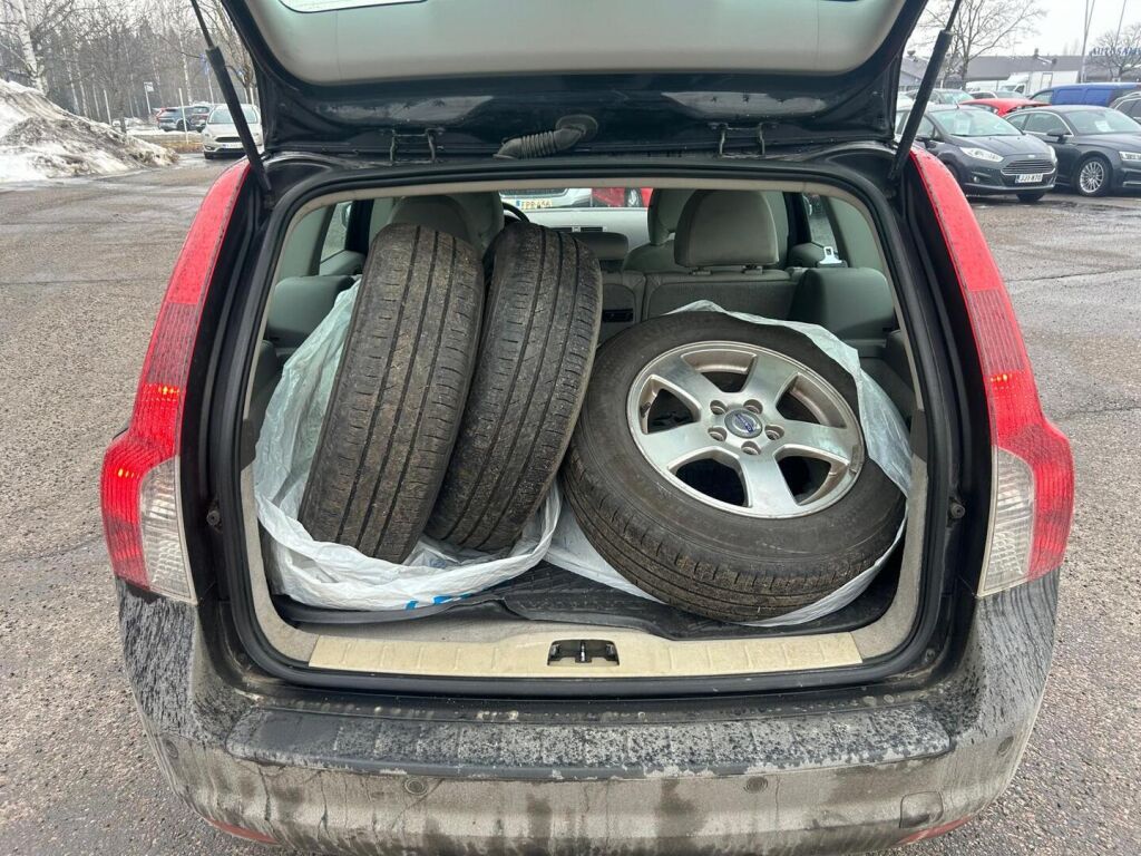 Volvo V50 2007 Musta