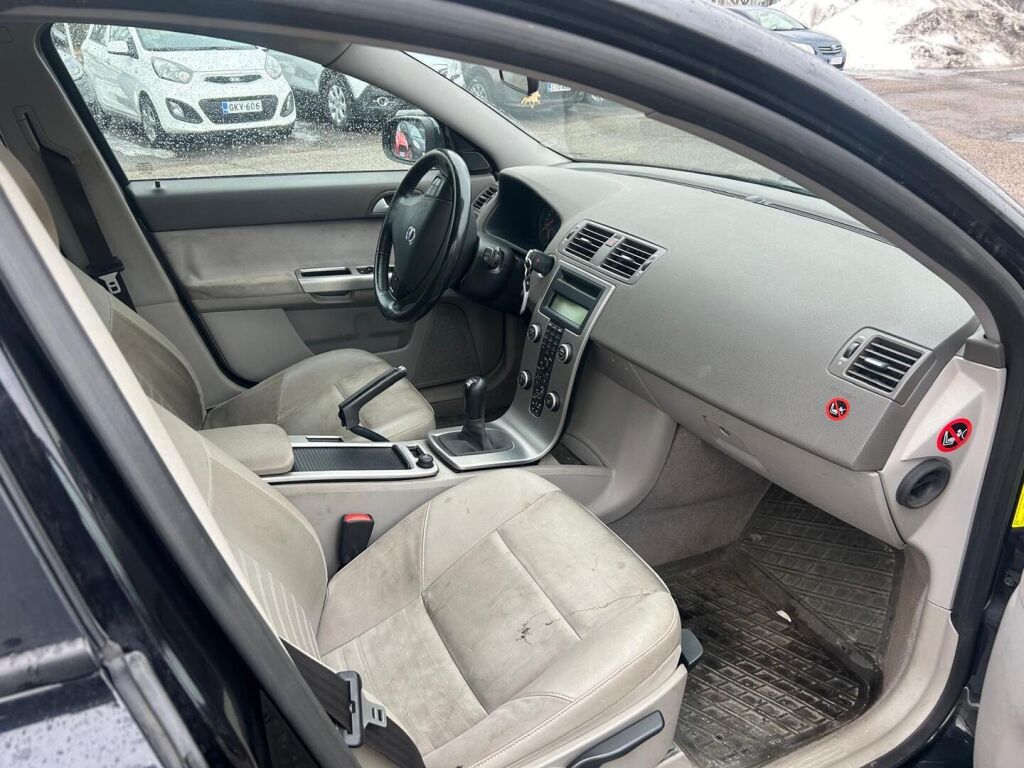 Volvo V50 2007 Musta