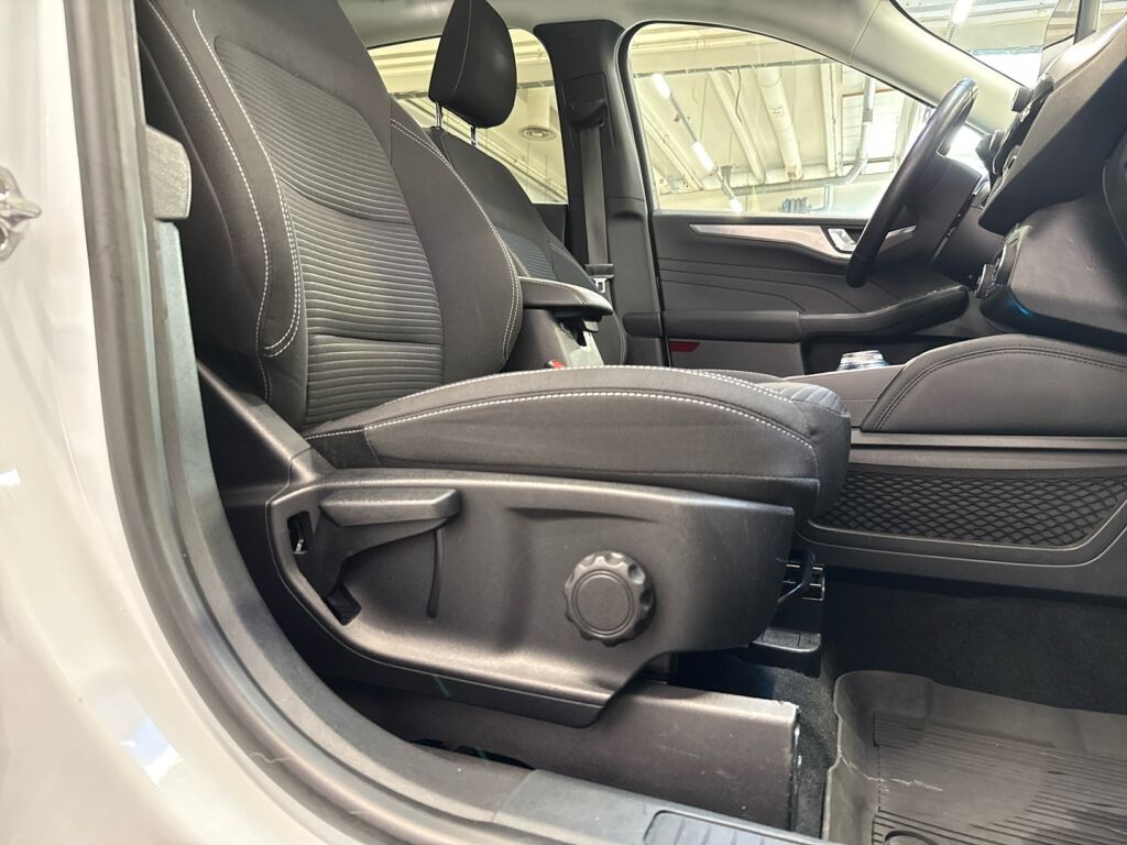 Ford Kuga 2021 Valkoinen