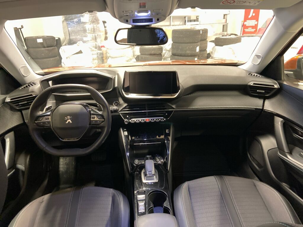 Peugeot 2008 2021 Oranssi