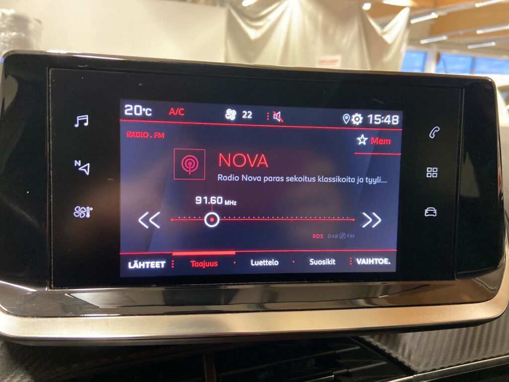 Peugeot 2008 2021 Oranssi