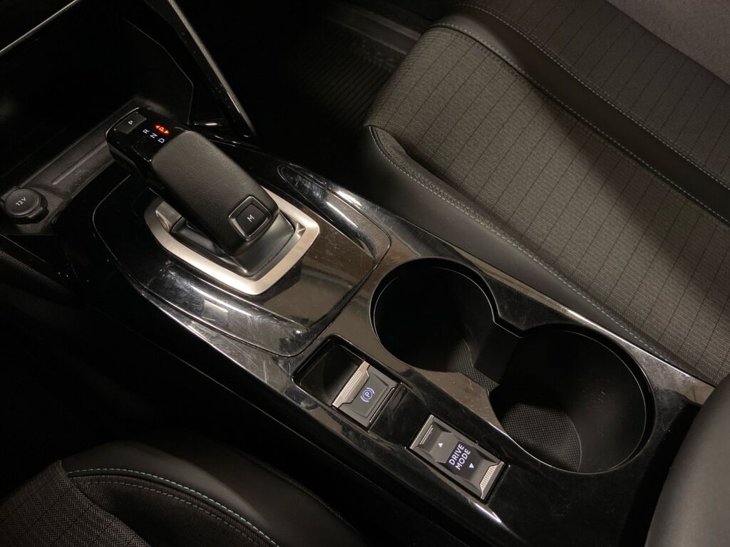 Peugeot 2008 2021 Oranssi