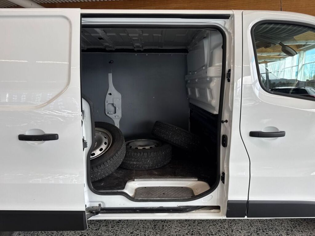 Nissan NV300 2021 Valkoinen