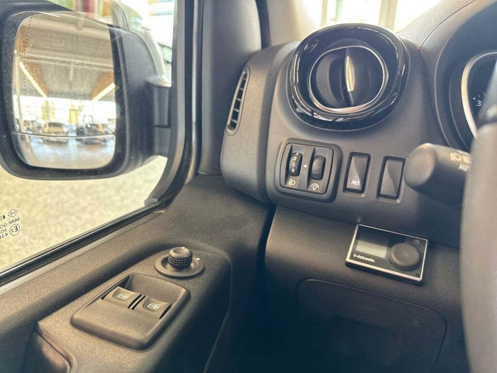Nissan NV300 2021 Valkoinen