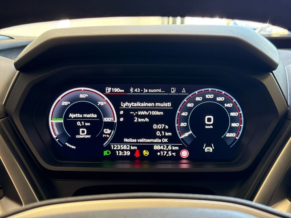 Audi Q4 e-tron 2022 Musta