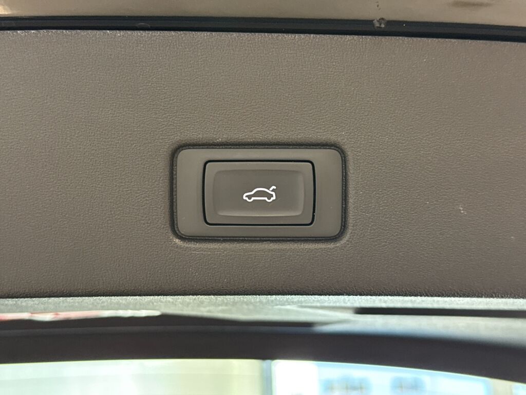 Audi Q4 e-tron 2022 Musta