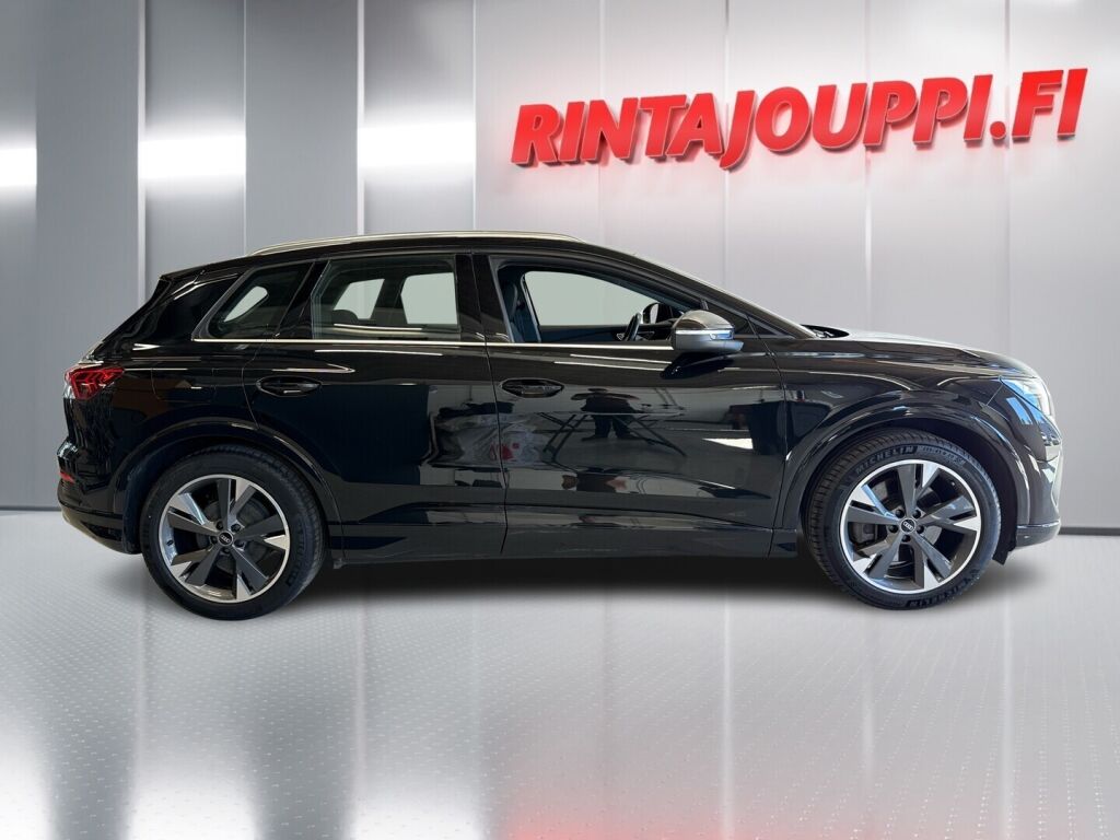 Audi Q4 e-tron 2022 Musta