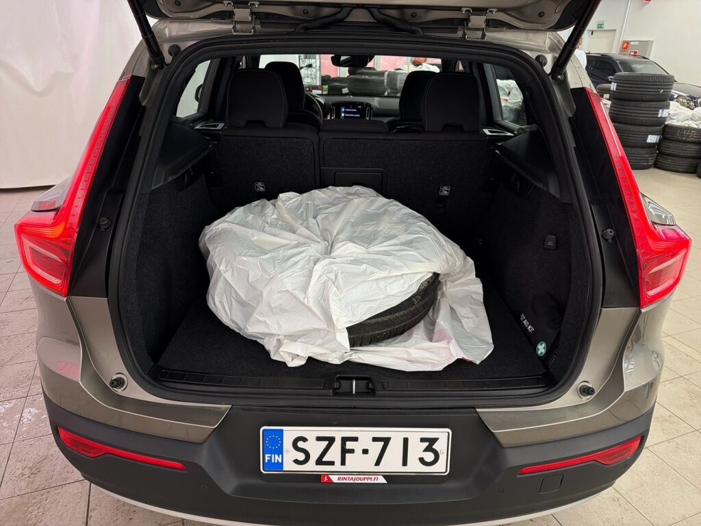 Volvo XC40 2022 Harmaa