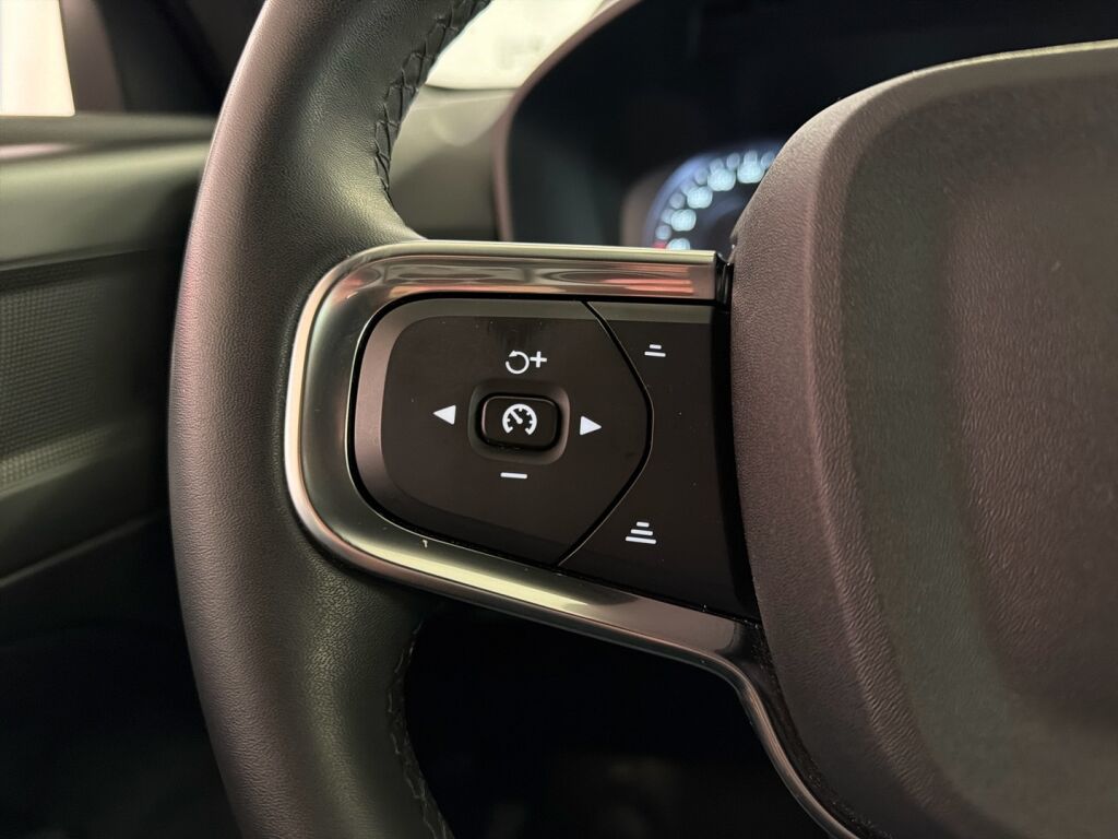 Volvo XC40 2022 Harmaa