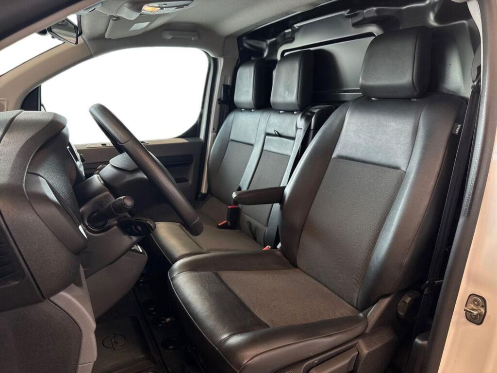 Opel Vivaro 2022 Valkoinen