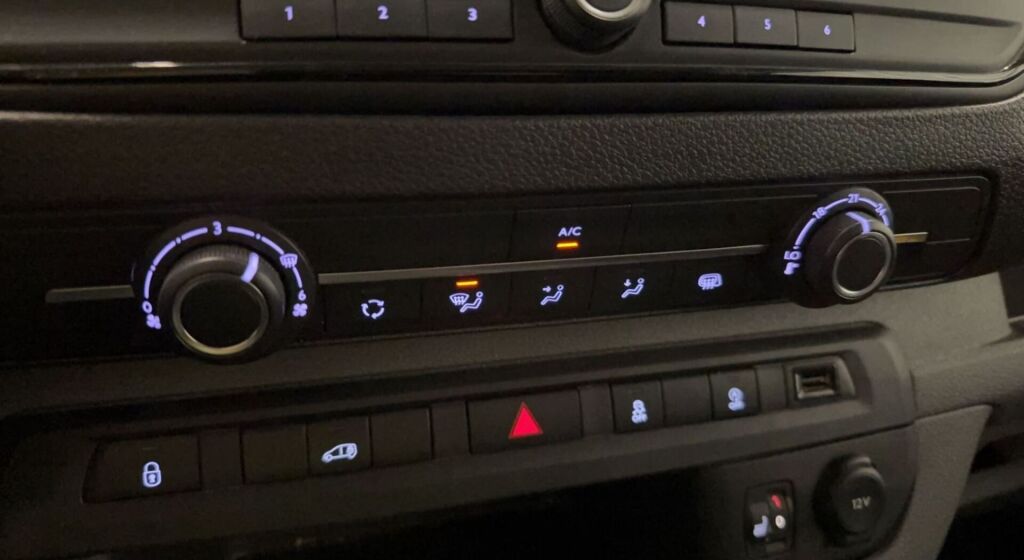 Opel Vivaro 2022 Valkoinen