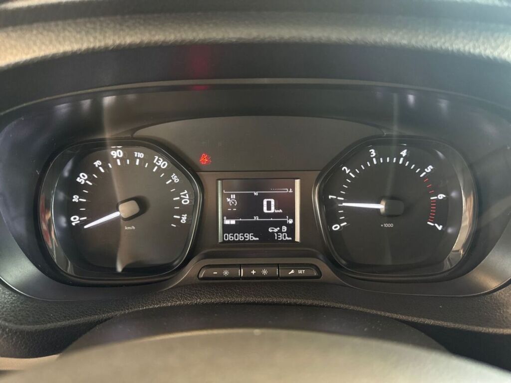 Opel Vivaro 2022 Valkoinen