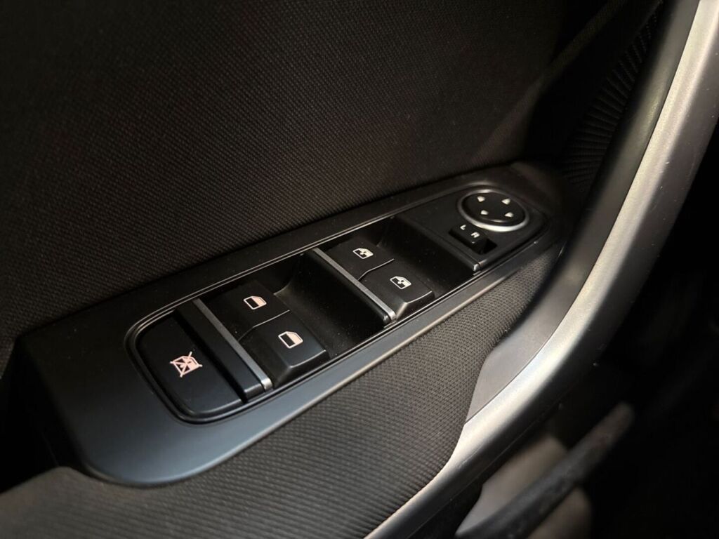 Kia Ceed 2021 Musta
