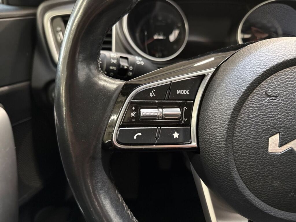 Kia Ceed 2021 Musta