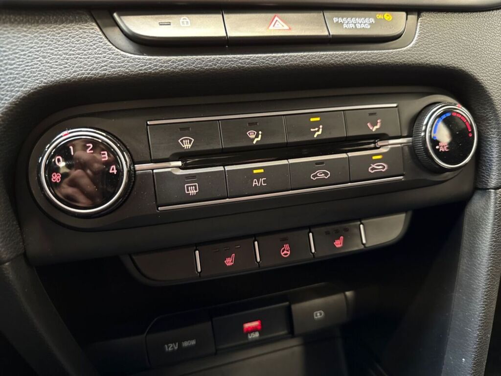 Kia Ceed 2021 Musta