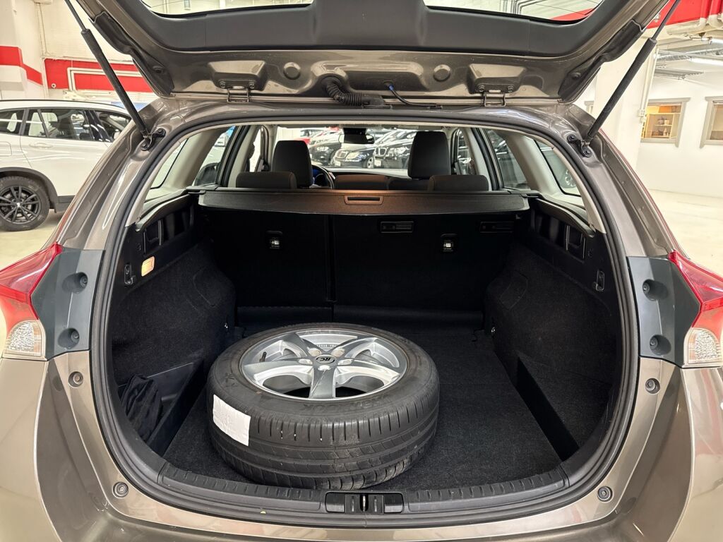 Toyota Auris 2018 Ruskea (beige)