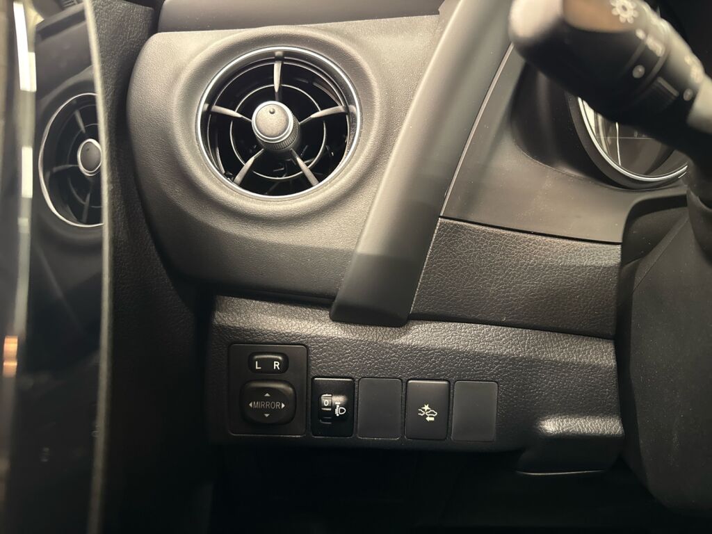 Toyota Auris 2018 Ruskea (beige)