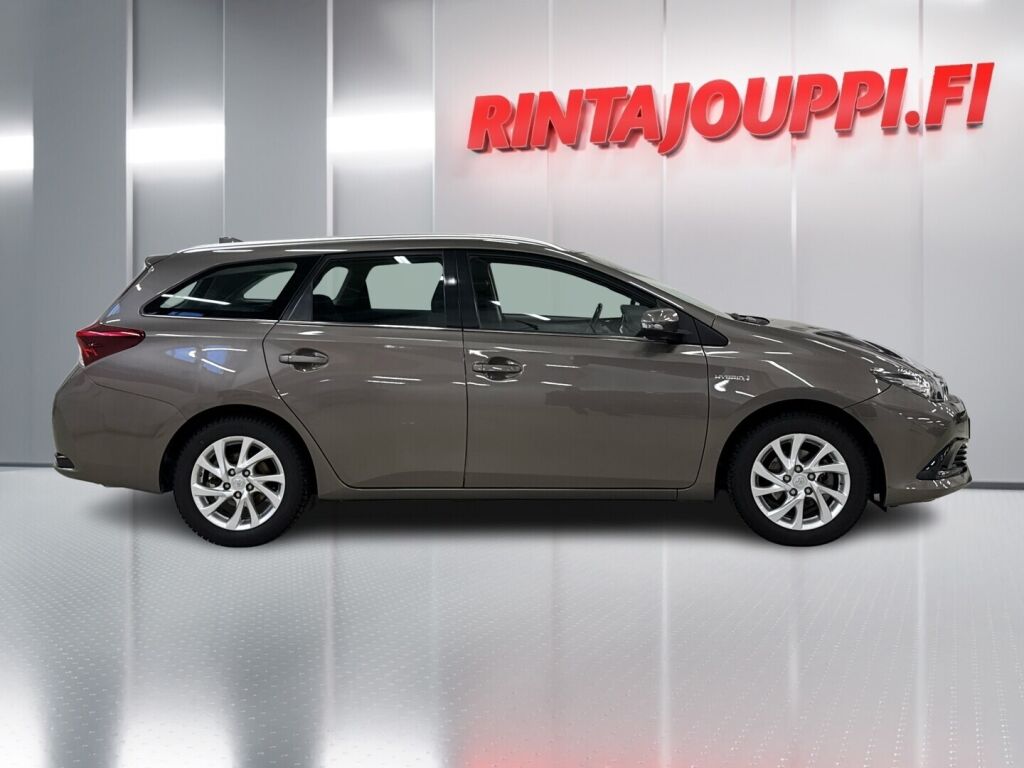 Toyota Auris 2018 Ruskea (beige)