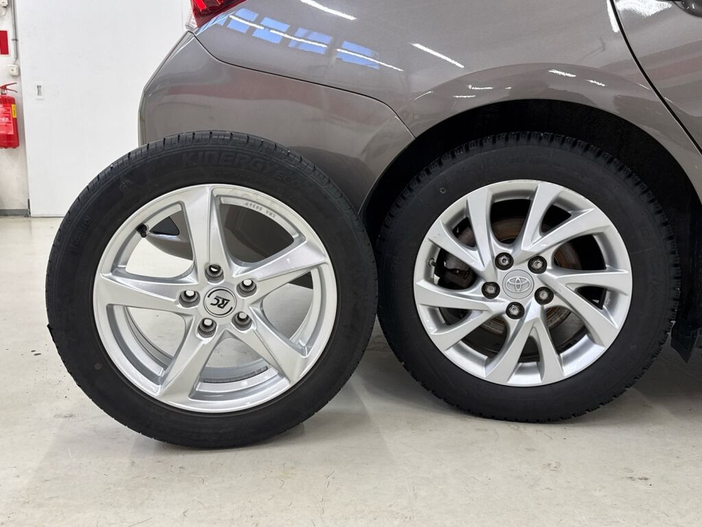 Toyota Auris 2018 Ruskea (beige)