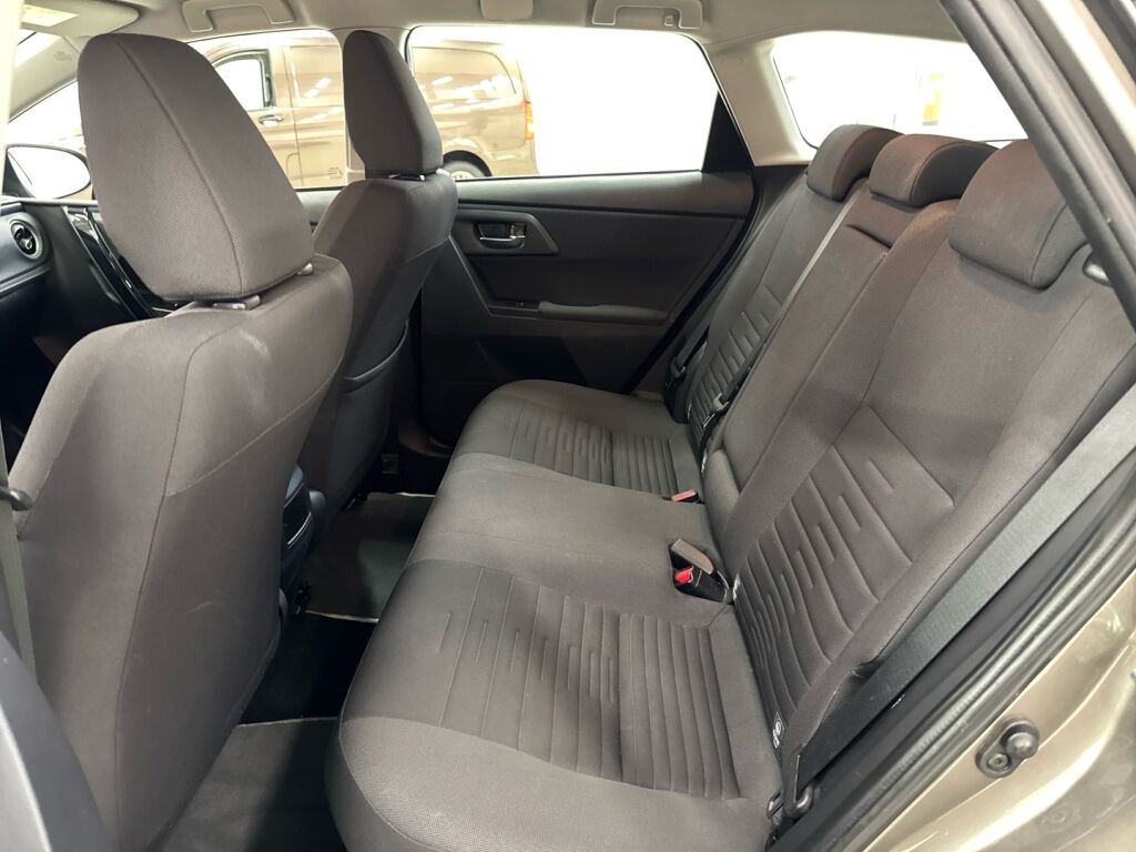 Toyota Auris 2018 Ruskea (beige)