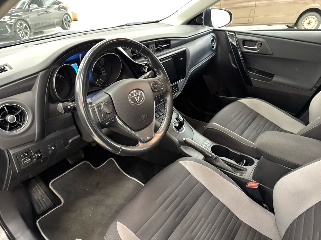 Toyota Auris 2018 Ruskea (beige)