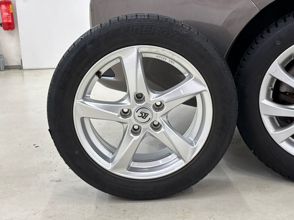 Toyota Auris 2018 Ruskea (beige)