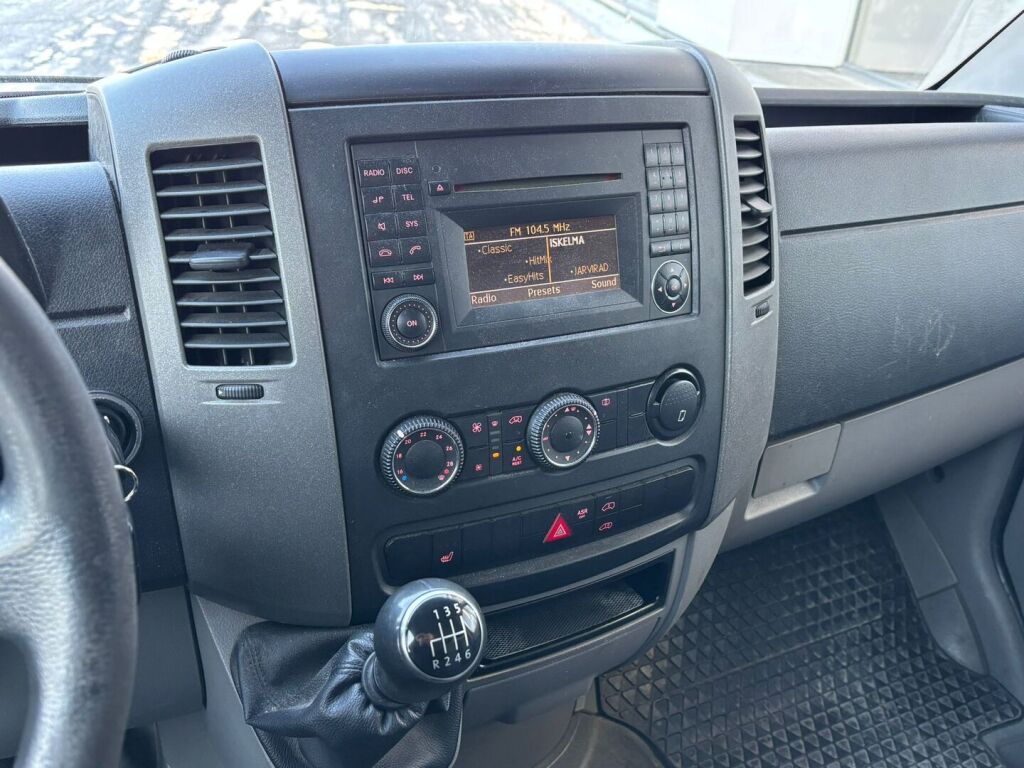 Volkswagen Crafter 2012 Punainen