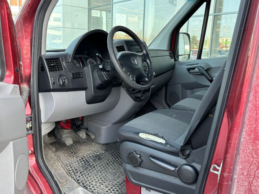 Volkswagen Crafter 2012 Punainen