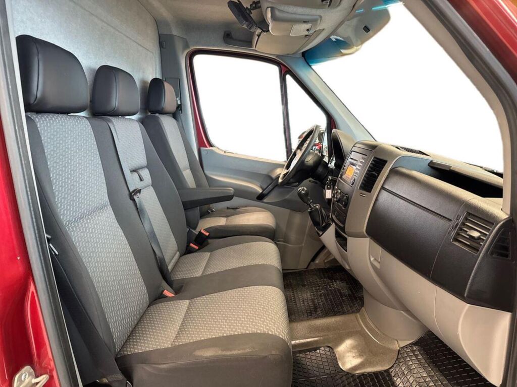 Volkswagen Crafter 2012 Punainen