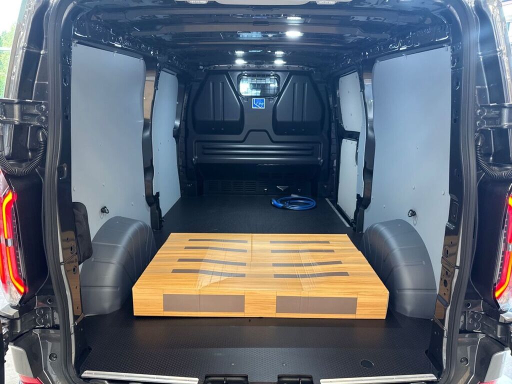 Ford Transit Custom 2025 Magnetic