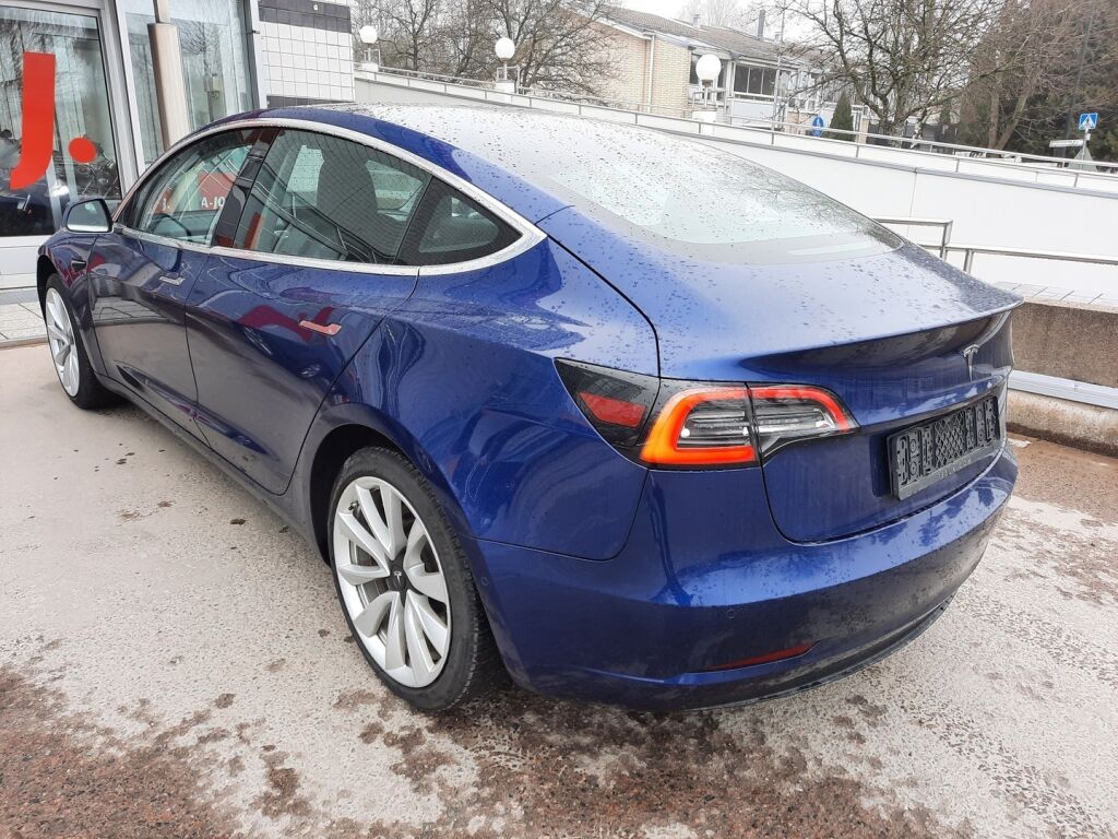 Tesla Model 3 2019 Sininen