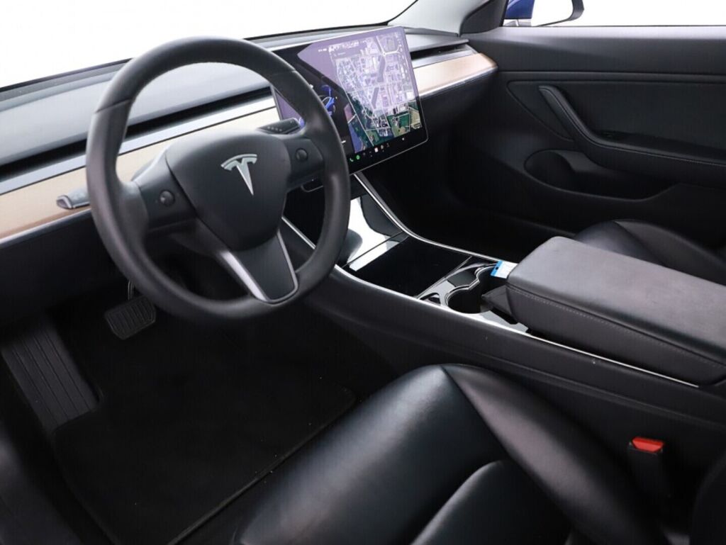 Tesla Model 3 2019 Sininen