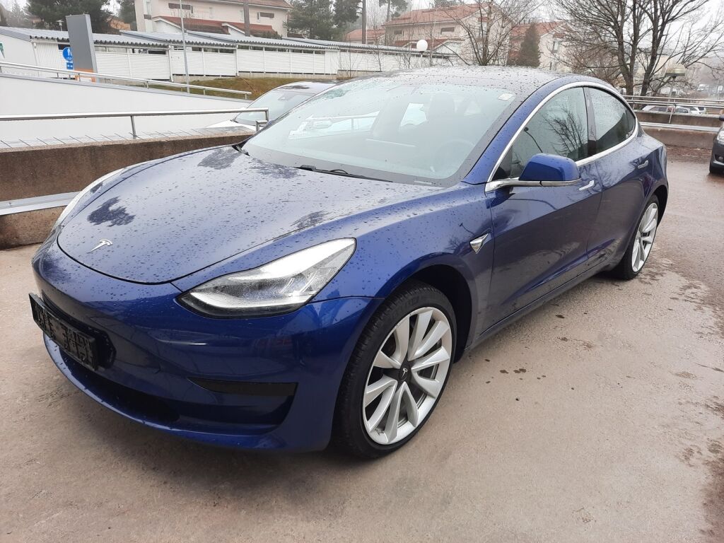 Tesla Model 3 2019 Sininen