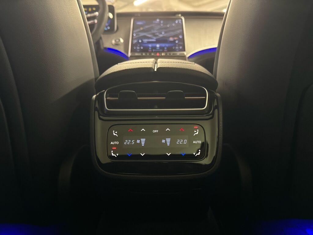 Mercedes-Benz EQE 2023 Sininen