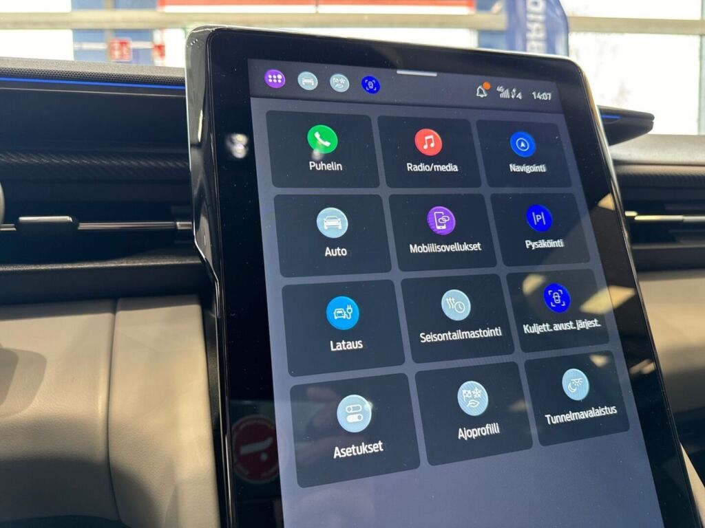 Ford Explorer 2025 Lucid Red