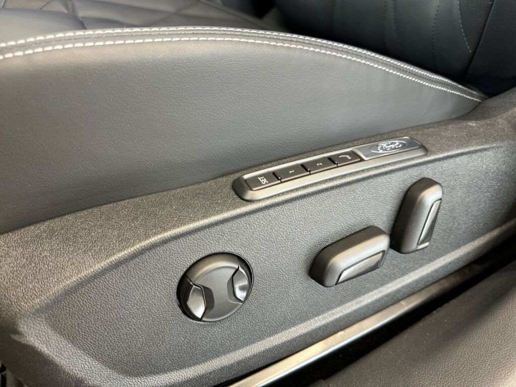 Ford Explorer 2025 Lucid Red