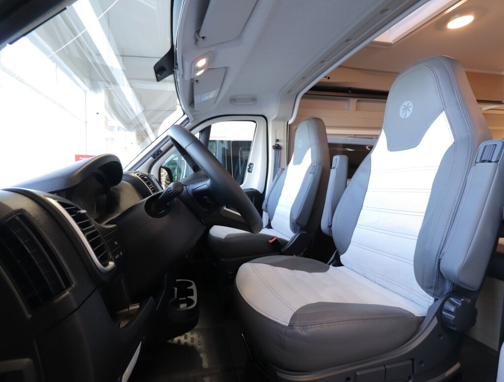 Sunlight ADVENTURE CLIFF 640 EDITION BLUE 2025 6