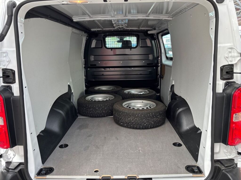 Toyota Proace 2025 Valkoinen