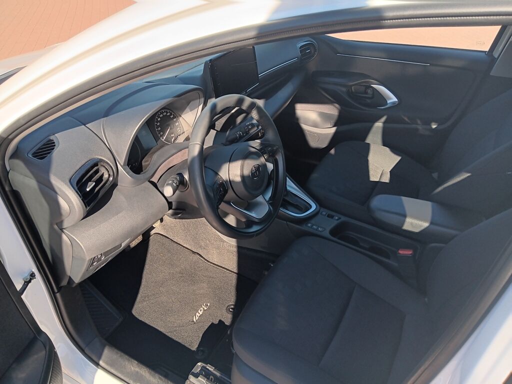 Toyota Yaris 2025 Valkoinen