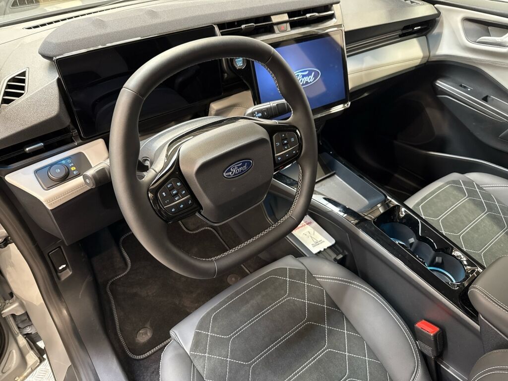 Ford PUMA GEN-E 2025 Harmaa