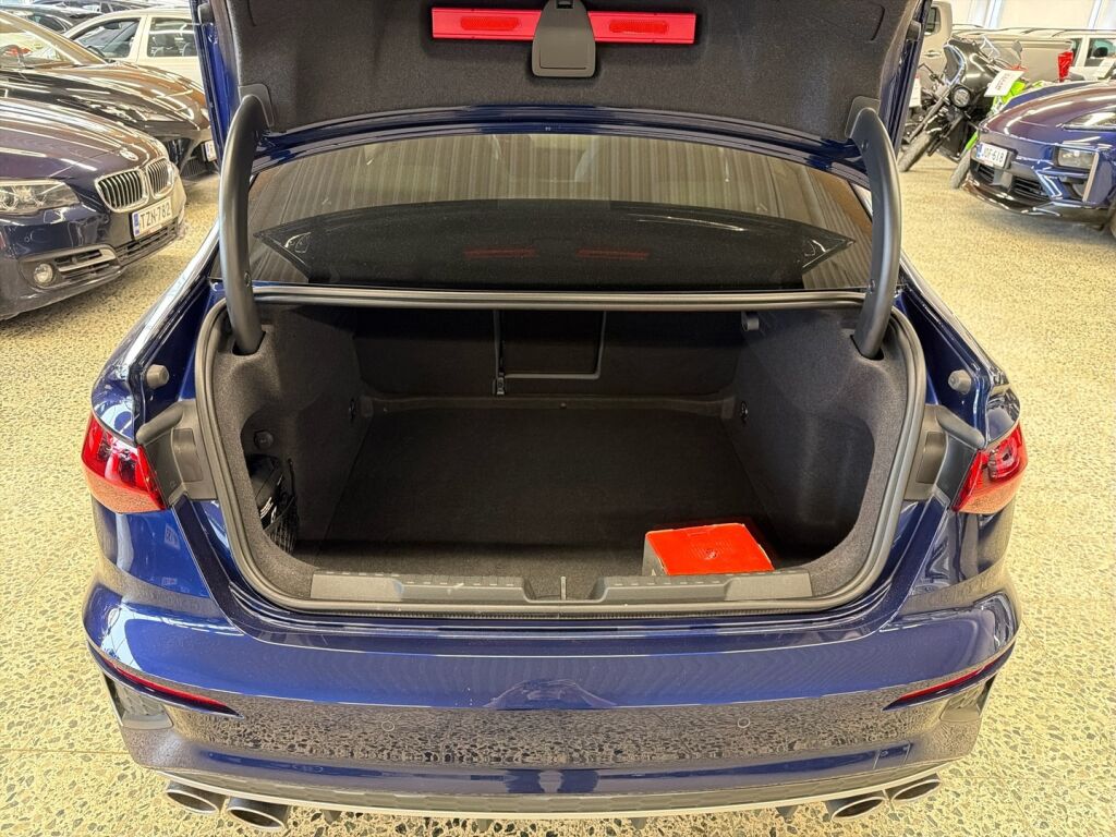 Audi S3 2024 Sininen