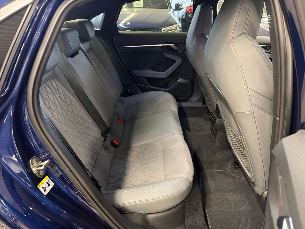 Audi S3 2024 Sininen